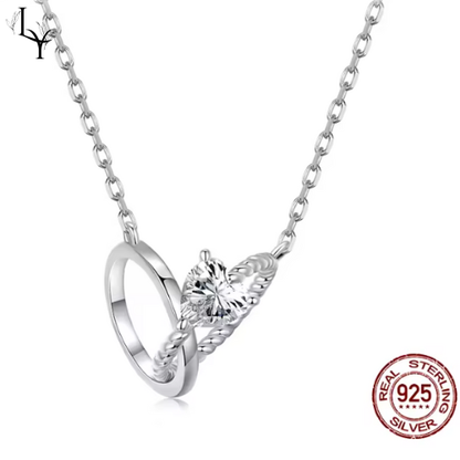 Collar Corazón Brillante con Anillo Entrelazado